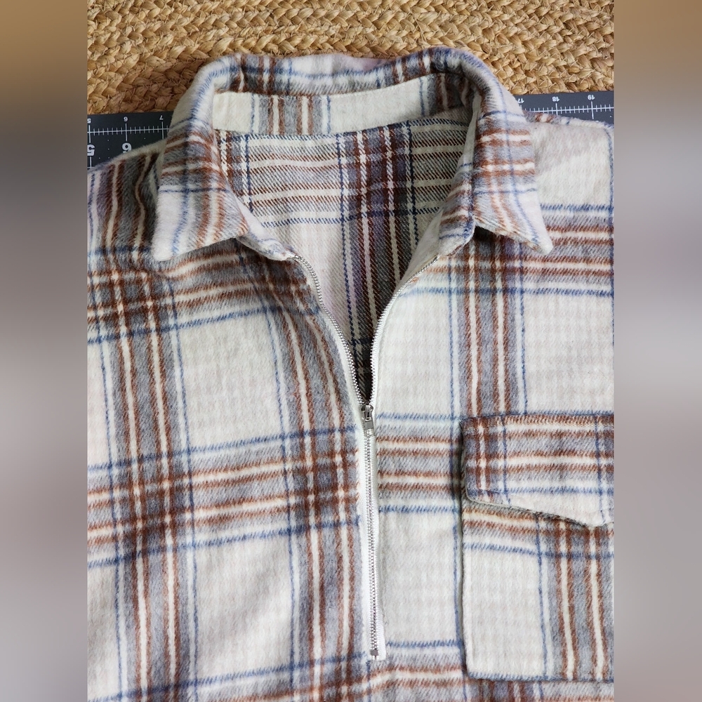 Half zip Shacket - Picture 2 of 6